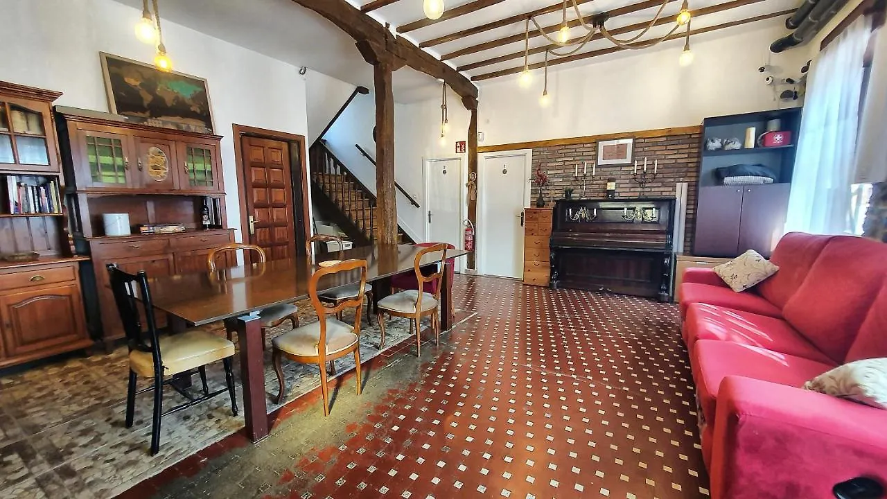 2. Habitación doble a 8 km de Bilbao. Baño compartido Galdácano